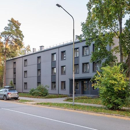 Peaceful 1-Bedroom Apartment In 100M From Beach, Free Street Parking, Near Forest Park Jūrkalne Eksteriør billede