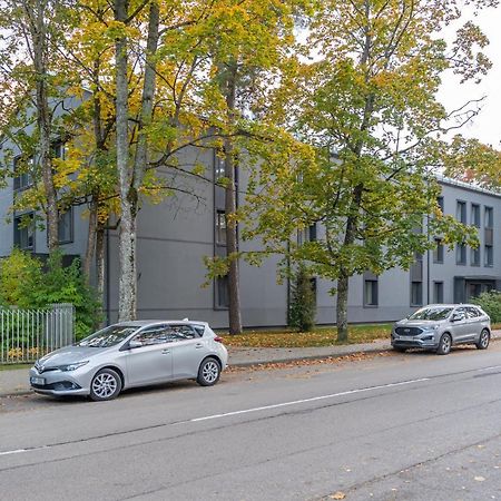 Peaceful 1-Bedroom Apartment In 100M From Beach, Free Street Parking, Near Forest Park Jūrkalne Eksteriør billede