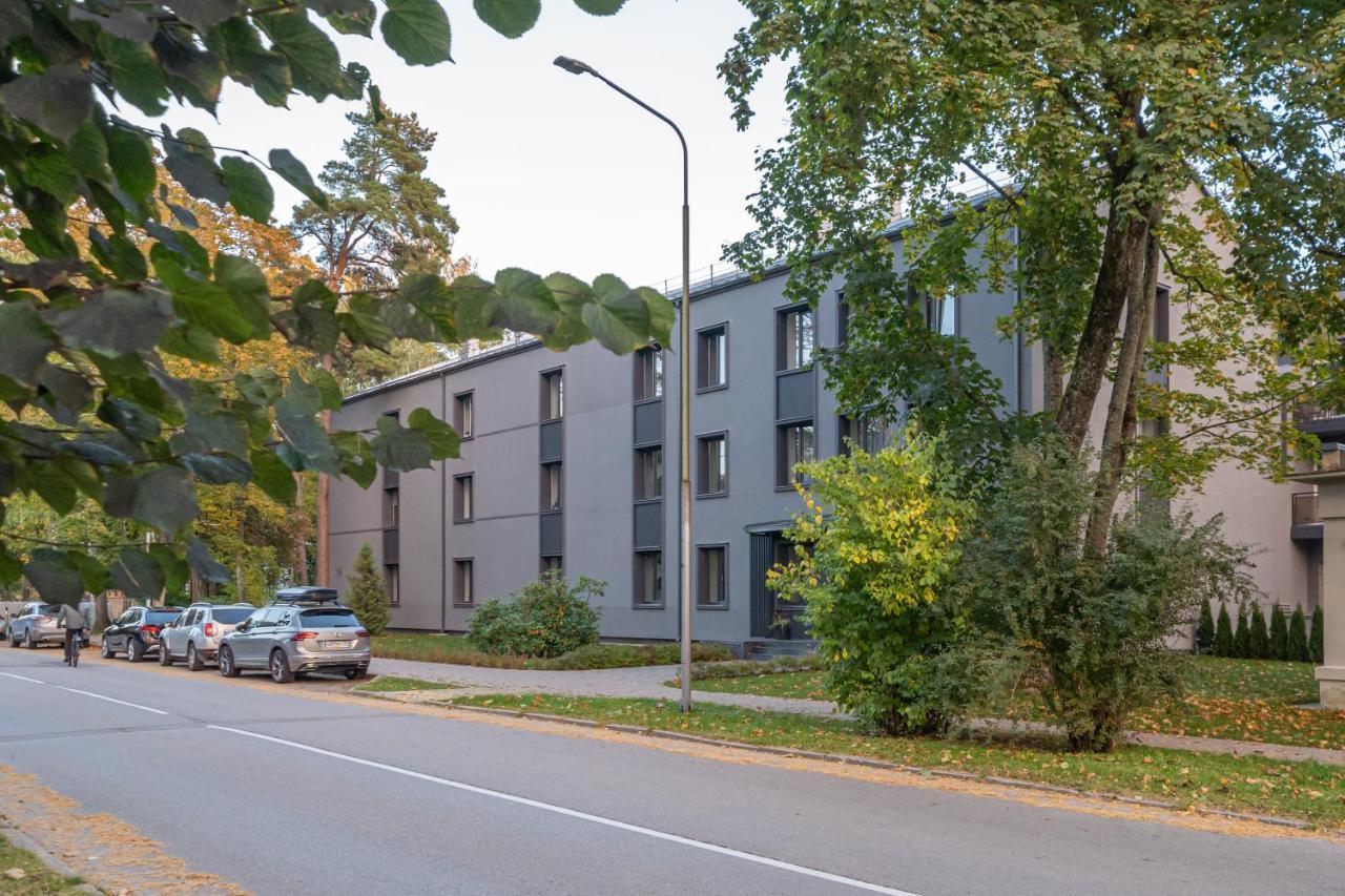 Peaceful 1-Bedroom Apartment In 100M From Beach, Free Street Parking, Near Forest Park Jūrkalne Eksteriør billede