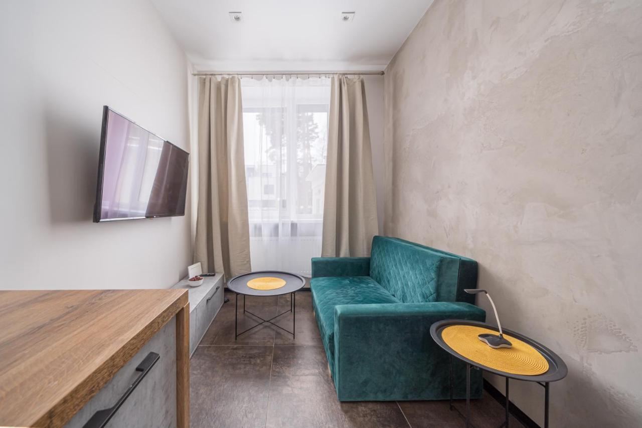 Peaceful 1-Bedroom Apartment In 100M From Beach, Free Street Parking, Near Forest Park Jūrkalne Eksteriør billede