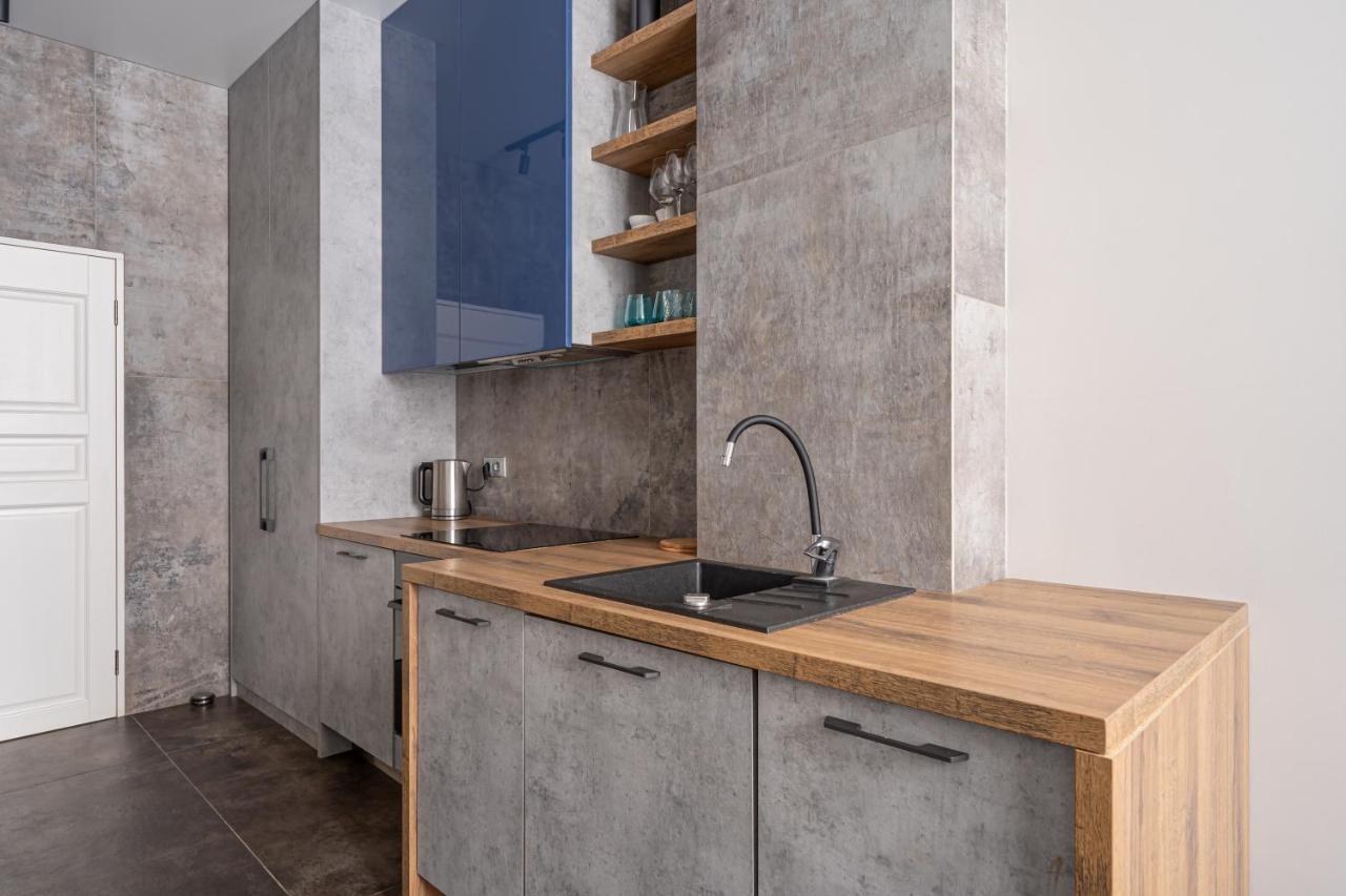 Peaceful 1-Bedroom Apartment In 100M From Beach, Free Street Parking, Near Forest Park Jūrkalne Eksteriør billede